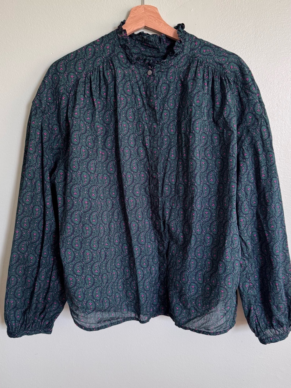 GAP Dark Green Paisley Button-Front Long-Sleeve Shirt with Pink Accents